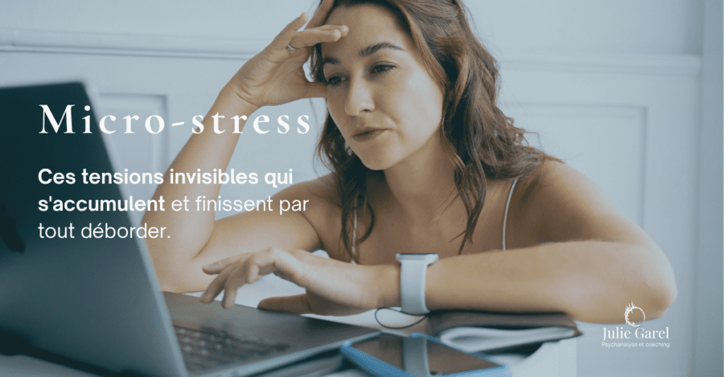 Femme stressée à son bureau — micro-stress au travail | Julie Garel psychanalyste et coach